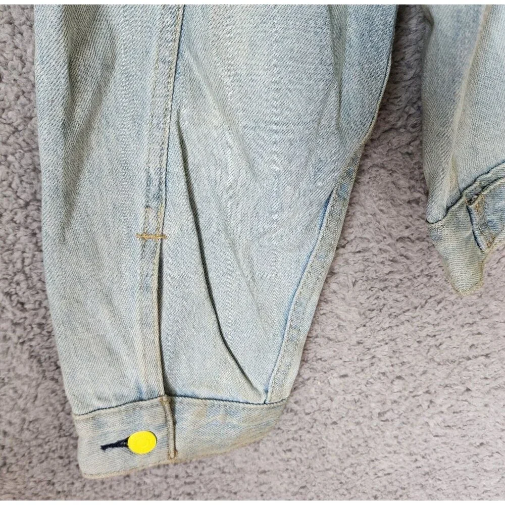 Levi’s Type 3 Light Wash Blue Denim Yellow Metal Button Up Trucker Jacket Size M
